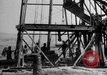 Immagine di Olio derrick Masjid-i-Suleiman Iran, 1908, secondo 56 filmato di repertorio 65675048913