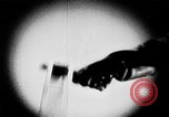 Immagine di Attacco di gas formazione civile United States USA, 1943, secondo 55 filmato di repertorio 65675048916