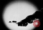 Immagine di Attacco di gas formazione civile United States USA, 1943, secondo 56 filmato di repertorio 65675048916