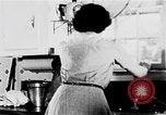 Immagine di Attacco di gas formazione civile United States USA, 1943, secondo 59 filmato di repertorio 65675048916