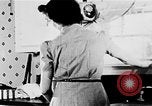 Immagine di Attacco di gas formazione civile United States USA, 1943, secondo 60 filmato di repertorio 65675048916