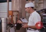 Immagine di Food and Drugs Administration Lab Washington DC USA, 1965, secondo 12 filmato di repertorio 65675048917