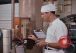 Immagine di Food and Drugs Administration Lab Washington DC USA, 1965, secondo 14 filmato di repertorio 65675048917