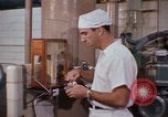 Immagine di Food and Drugs Administration Lab Washington DC USA, 1965, secondo 16 filmato di repertorio 65675048917