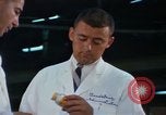 Immagine di Food and Drugs Administration Lab Washington DC USA, 1965, secondo 29 filmato di repertorio 65675048917