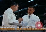 Immagine di Food and Drugs Administration Lab Washington DC USA, 1965, secondo 36 filmato di repertorio 65675048917