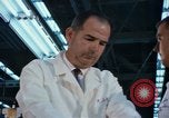 Immagine di Food and Drugs Administration Lab Washington DC USA, 1965, secondo 39 filmato di repertorio 65675048917