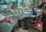 Standbild Officer auf dem Handy an Strategic Air Command United States USA, 1961, aus Sekunde 1 historischem Filmmaterial Videoclip 65675048944