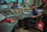 Standbild Officer auf dem Handy an Strategic Air Command United States USA, 1961, aus Sekunde 4 historischem Filmmaterial Videoclip 65675048944