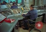 Standbild Officer auf dem Handy an Strategic Air Command United States USA, 1961, aus Sekunde 6 historischem Filmmaterial Videoclip 65675048944