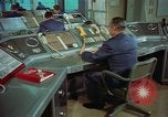 Standbild Officer auf dem Handy an Strategic Air Command United States USA, 1961, aus Sekunde 9 historischem Filmmaterial Videoclip 65675048944