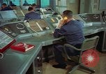 Standbild Officer auf dem Handy an Strategic Air Command United States USA, 1961, aus Sekunde 17 historischem Filmmaterial Videoclip 65675048944
