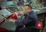 Standbild Officer auf dem Handy an Strategic Air Command United States USA, 1961, aus Sekunde 22 historischem Filmmaterial Videoclip 65675048944