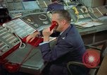 Standbild Officer auf dem Handy an Strategic Air Command United States USA, 1961, aus Sekunde 24 historischem Filmmaterial Videoclip 65675048944
