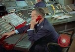 Standbild Officer auf dem Handy an Strategic Air Command United States USA, 1961, aus Sekunde 28 historischem Filmmaterial Videoclip 65675048944