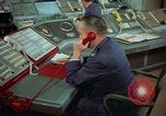 Standbild Officer auf dem Handy an Strategic Air Command United States USA, 1961, aus Sekunde 31 historischem Filmmaterial Videoclip 65675048944