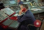 Standbild Officer auf dem Handy an Strategic Air Command United States USA, 1961, aus Sekunde 45 historischem Filmmaterial Videoclip 65675048944