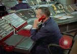 Standbild Officer auf dem Handy an Strategic Air Command United States USA, 1961, aus Sekunde 48 historischem Filmmaterial Videoclip 65675048944