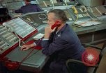 Standbild Officer auf dem Handy an Strategic Air Command United States USA, 1961, aus Sekunde 50 historischem Filmmaterial Videoclip 65675048944