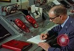Standbild rote Telefone am Strategic Air Command United States USA, 1961, aus Sekunde 19 historischem Filmmaterial Videoclip 65675048945