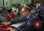 Standbild rote Telefone am Strategic Air Command United States USA, 1961, aus Sekunde 25 historischem Filmmaterial Videoclip 65675048945