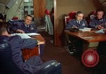Standbild der US Air Force Offiziere United States USA, 1961, aus Sekunde 8 historischem Filmmaterial Videoclip 65675048946
