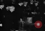 Image Franklin D Roosevelt militaire croissante des Américains Washington DC USA, 1940, de la seconde 8 séquences d'archives historiques vidéo 65675048963
