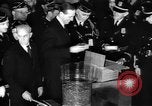 Image Franklin D Roosevelt militaire croissante des Américains Washington DC USA, 1940, de la seconde 16 séquences d'archives historiques vidéo 65675048963