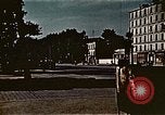 Standbild Gruppe Paraden Paris Frankreich, 1945, aus Sekunde 3 historischem Filmmaterial Videoclip 65675048974