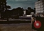 Standbild Gruppe Paraden Paris Frankreich, 1945, aus Sekunde 9 historischem Filmmaterial Videoclip 65675048974