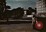 Standbild Gruppe Paraden Paris Frankreich, 1945, aus Sekunde 13 historischem Filmmaterial Videoclip 65675048974