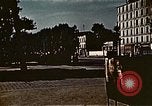 Standbild Gruppe Paraden Paris Frankreich, 1945, aus Sekunde 14 historischem Filmmaterial Videoclip 65675048974