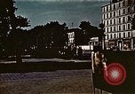 Standbild Gruppe Paraden Paris Frankreich, 1945, aus Sekunde 18 historischem Filmmaterial Videoclip 65675048974