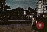 Standbild Gruppe Paraden Paris Frankreich, 1945, aus Sekunde 19 historischem Filmmaterial Videoclip 65675048974