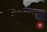 Standbild Gruppe Paraden Paris Frankreich, 1945, aus Sekunde 26 historischem Filmmaterial Videoclip 65675048974