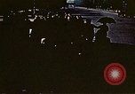 Standbild Gruppe Paraden Paris Frankreich, 1945, aus Sekunde 27 historischem Filmmaterial Videoclip 65675048974
