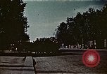 Standbild Gruppe Paraden Paris Frankreich, 1945, aus Sekunde 31 historischem Filmmaterial Videoclip 65675048974