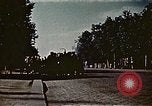 Standbild Gruppe Paraden Paris Frankreich, 1945, aus Sekunde 32 historischem Filmmaterial Videoclip 65675048974