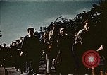 Standbild Gruppe Paraden Paris Frankreich, 1945, aus Sekunde 40 historischem Filmmaterial Videoclip 65675048974