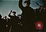 Standbild Gruppe Paraden Paris Frankreich, 1945, aus Sekunde 45 historischem Filmmaterial Videoclip 65675048974