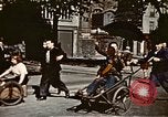 Standbild Gruppe Paraden Paris Frankreich, 1945, aus Sekunde 54 historischem Filmmaterial Videoclip 65675048974