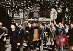 Standbild Gruppe Paraden Paris Frankreich, 1945, aus Sekunde 60 historischem Filmmaterial Videoclip 65675048974