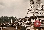 Standbild British flag London England Vereinigtes Königreich, 1945, aus Sekunde 6 historischem Filmmaterial Videoclip 65675048980