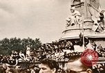 Standbild British flag London England Vereinigtes Königreich, 1945, aus Sekunde 14 historischem Filmmaterial Videoclip 65675048980