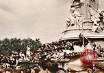 Standbild British flag London England Vereinigtes Königreich, 1945, aus Sekunde 15 historischem Filmmaterial Videoclip 65675048980