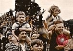 Standbild British flag London England Vereinigtes Königreich, 1945, aus Sekunde 53 historischem Filmmaterial Videoclip 65675048980