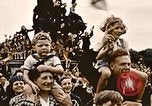 Standbild British flag London England Vereinigtes Königreich, 1945, aus Sekunde 54 historischem Filmmaterial Videoclip 65675048980