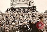Standbild British flag London England Vereinigtes Königreich, 1945, aus Sekunde 57 historischem Filmmaterial Videoclip 65675048980