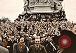 Standbild British flag London England Vereinigtes Königreich, 1945, aus Sekunde 62 historischem Filmmaterial Videoclip 65675048980
