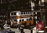 Standbild Double Decker bus London England Vereinigtes Königreich, 1945, aus Sekunde 5 historischem Filmmaterial Videoclip 65675048982